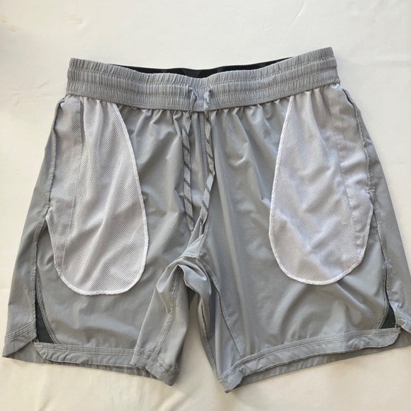 Under Armour Men’s Elevated Woven 2.0 Shorts 1362289 Light Gray Size XL Fitted - Picture 16 of 16